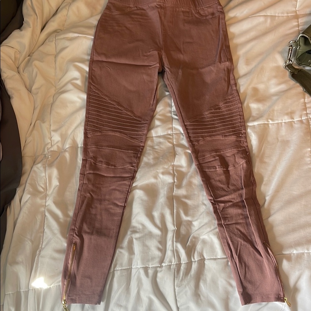 Women's Moto Style Jeans - Pink